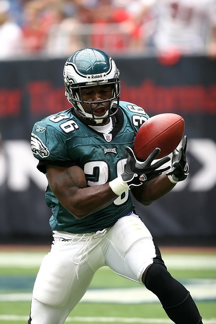 也凸显了民 也凸显了民